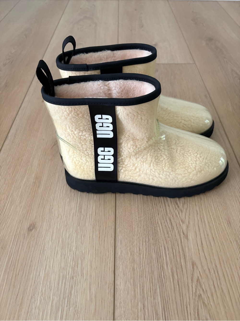UGG Classic Clear Mini II Boots Women’s Size 9 Natural Cream Waterproof
